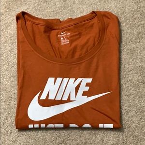 Nike tee NWT